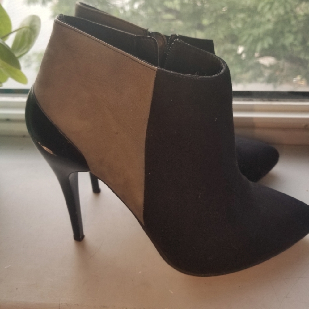 Aldo black and light grey heel booties